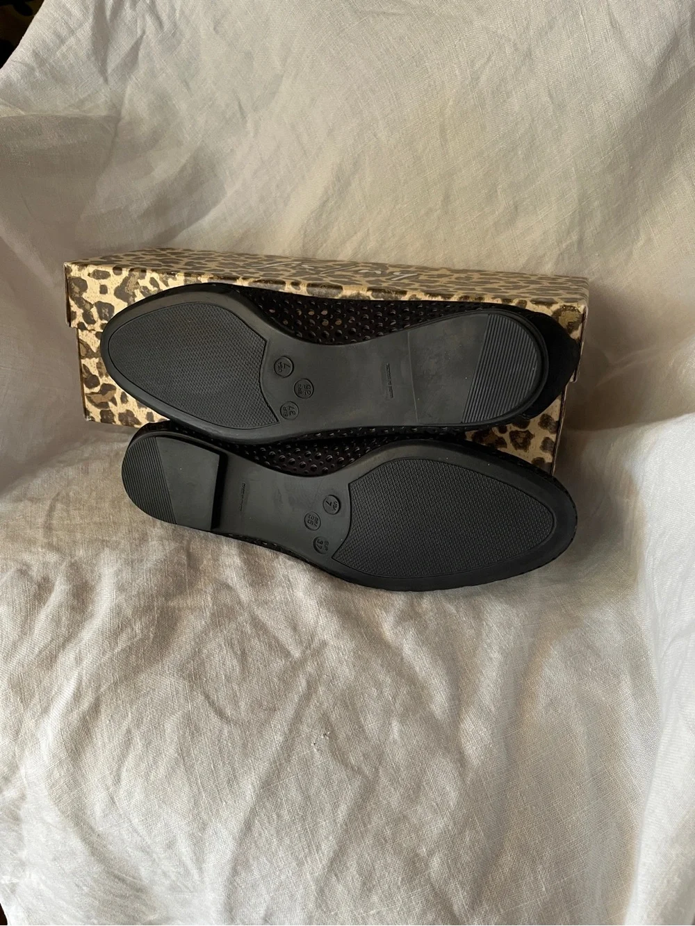 sf/ny League Nubuck Black Flats Size 7. NIB